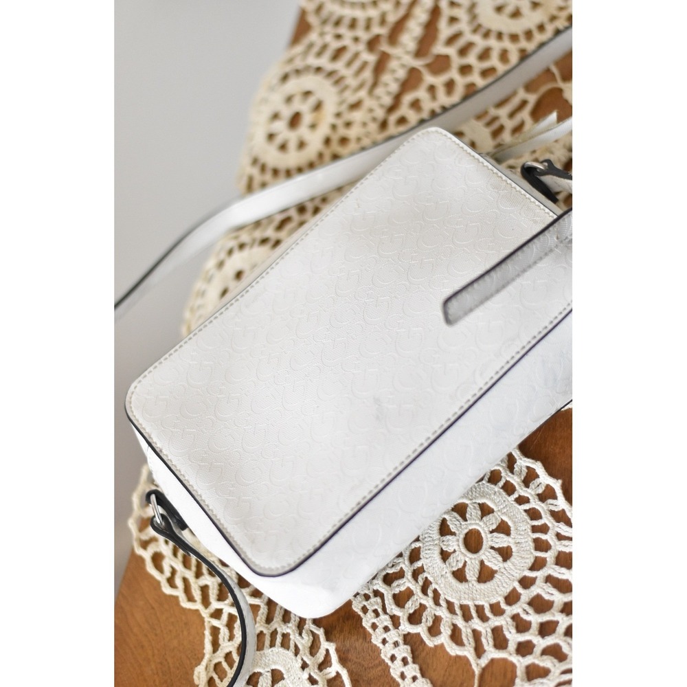 GUESS White Embossed Logo Crossbody Camera Bag Silver Tone Hardware White - Picture 5 of 7